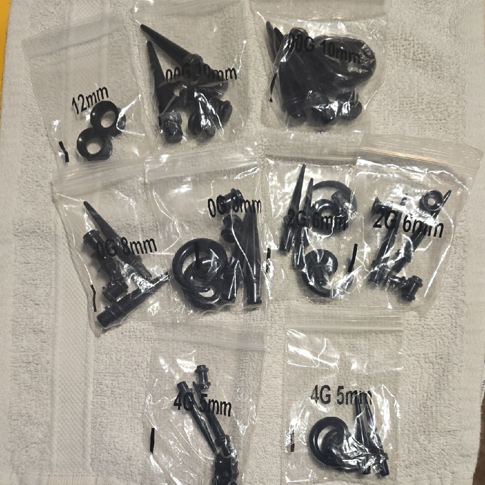 Black Body Jewelry Kit